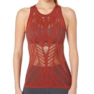 Alo Yoga Vixen Fitted Muscle Tank in a rust Size L